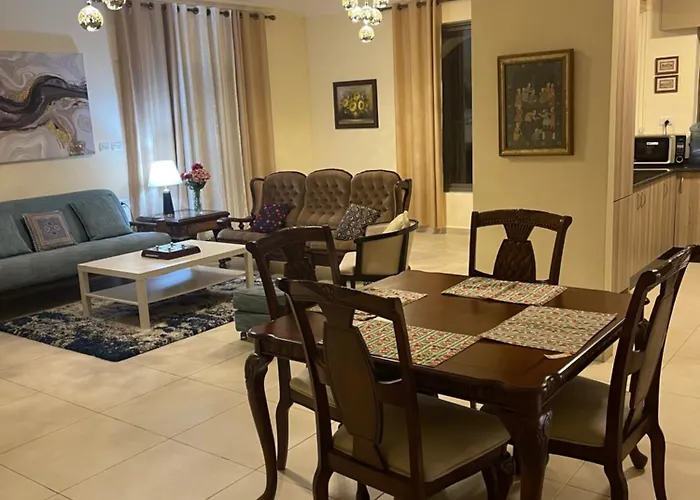 Home Away From Home With A Beautiful Balcony View 3 Bedrooms 2 Bathrooms