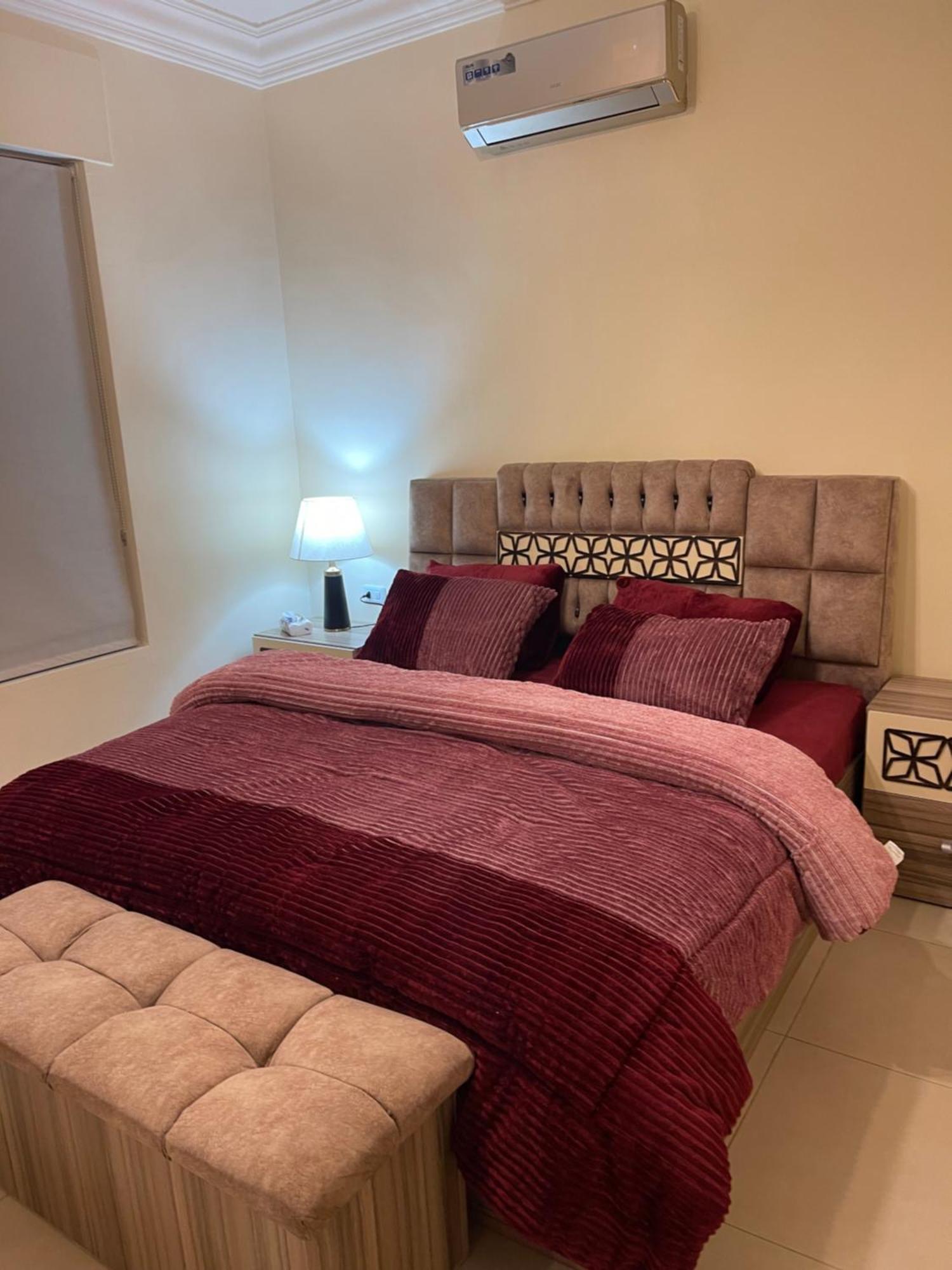 Away From With A Beautiful Balcony View 3 Bedrooms 2 Bathrooms Apartamento Amã