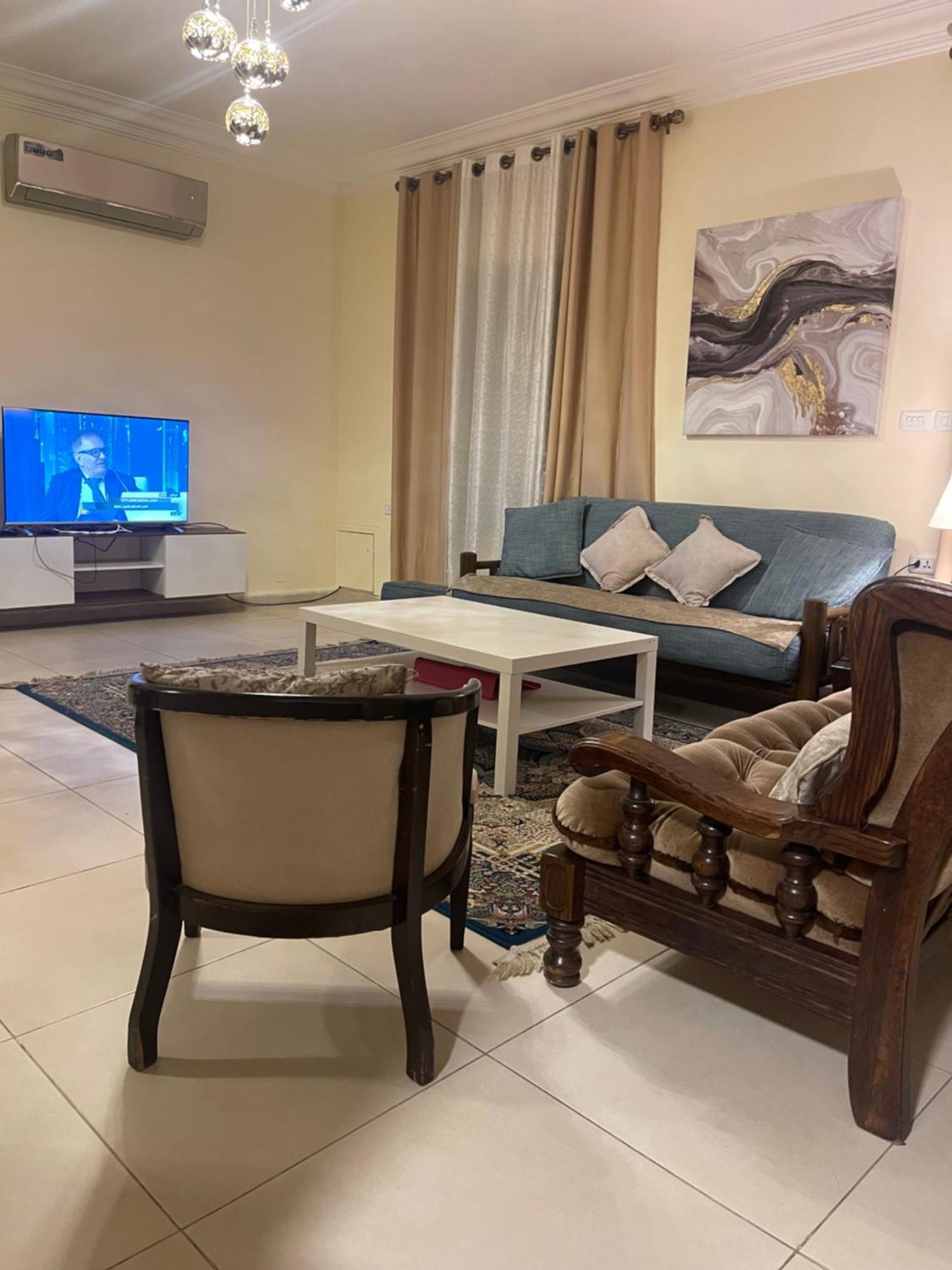 Away From With A Beautiful Balcony View 3 Bedrooms 2 Bathrooms *