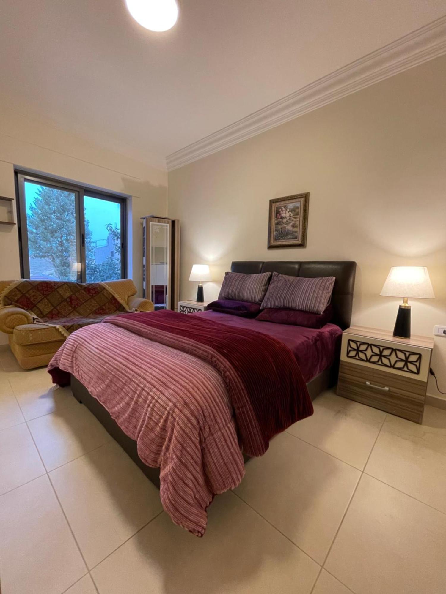 Away From With A Beautiful Balcony View 3 Bedrooms 2 Bathrooms Apartamento *